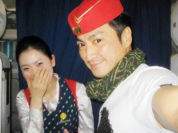 高潔與何家勁合影