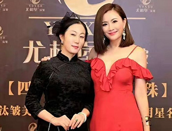 高潔與張文慈合影